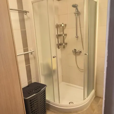 Apartamento 3 Bedroom Old Town 5 Minute Walk To Finnikoudes Lárnaca