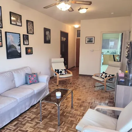 3 Bedroom Old Town 5 Minute Walk To Finnikoudes *