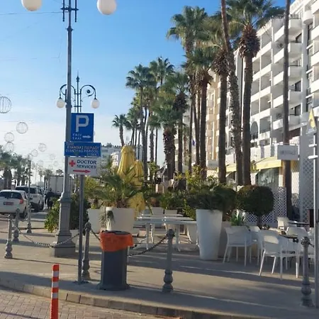 3 Bedroom Old Town 5 Minute Walk To Finnikoudes Apartamento *