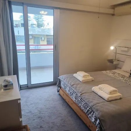 Apartamento 3 Bedroom Old Town 5 Minute Walk To Finnikoudes Lárnaca