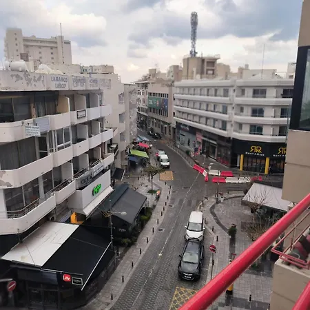 3 Bedroom Old Town 5 Minute Walk To Finnikoudes