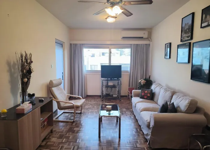 Apartmán 3 Bedroom Old Town 5 Minute Walk To Finnikoudes Larnaca