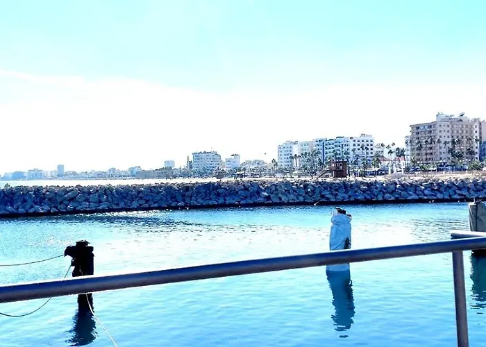 Apartmán 3 Bedroom Old Town 5 Minute Walk To Finnikoudes Larnaca