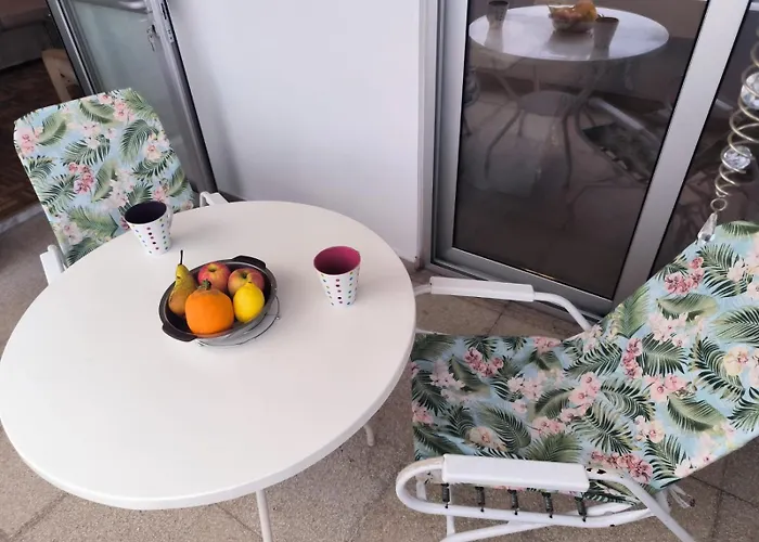 3 Bedroom Old Town 5 Minute Walk To Finnikoudes Larnaca