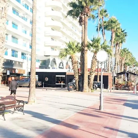 3 Bedroom Old Town 5 Minute Walk To Finnikoudes