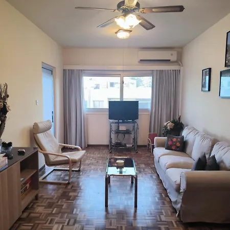 Apartment 3 Bedroom Old Town 5 Minute Walk To Finnikoudes Larnaka