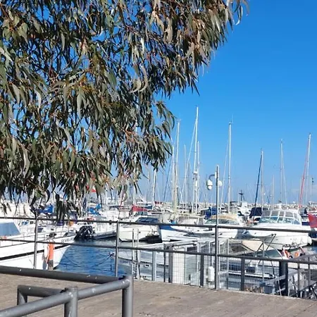 3 Bedroom Old Town 5 Minute Walk To Finnikoudes Διαμέρισμα *