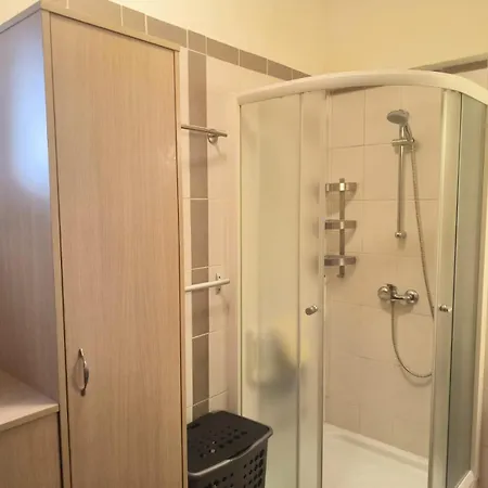 3 Bedroom Old Town 5 Minute Walk To Finnikoudes *