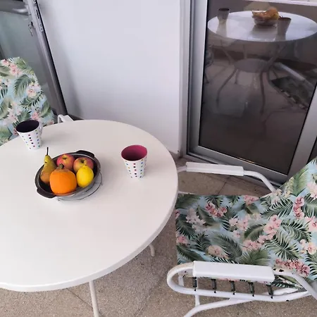 3 Bedroom Old Town 5 Minute Walk To Finnikoudes לרנקה