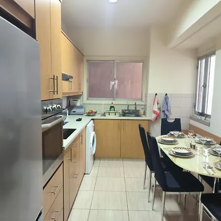דירה 3 Bedroom Old Town 5 Minute Walk To Finnikoudes