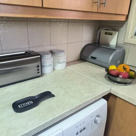 דירה 3 Bedroom Old Town 5 Minute Walk To Finnikoudes