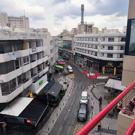 3 Bedroom Old Town 5 Minute Walk To Finnikoudes *