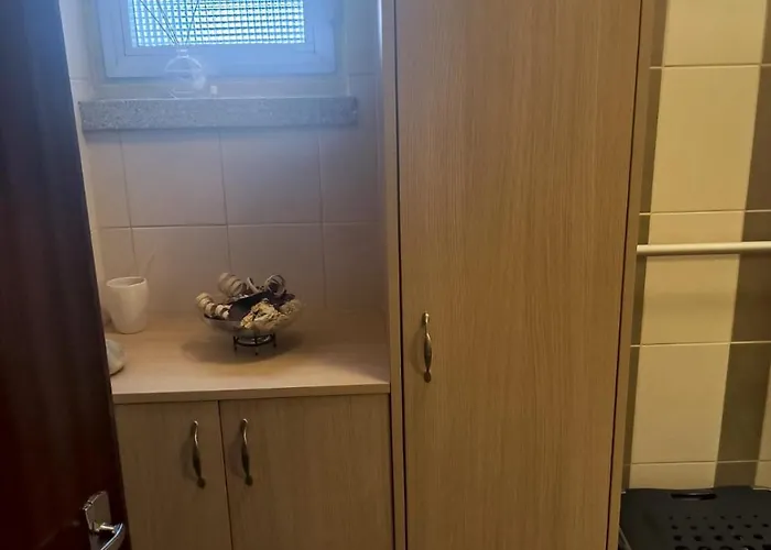 3 Bedroom Old Town 5 Minute Walk To Finnikoudes Διαμέρισμα