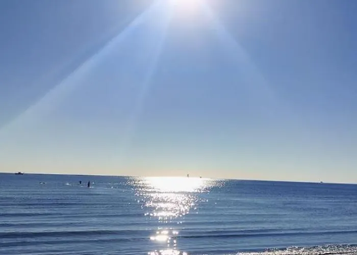 3 Bedroom Old Town 5 Minute Walk To Finnikoudes Διαμέρισμα *