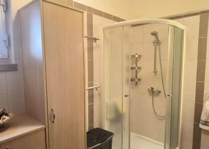 3 Bedroom Old Town 5 Minute Walk To Finnikoudes *