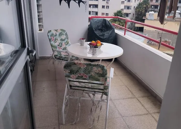 3 Bedroom Old Town 5 Minute Walk To Finnikoudes