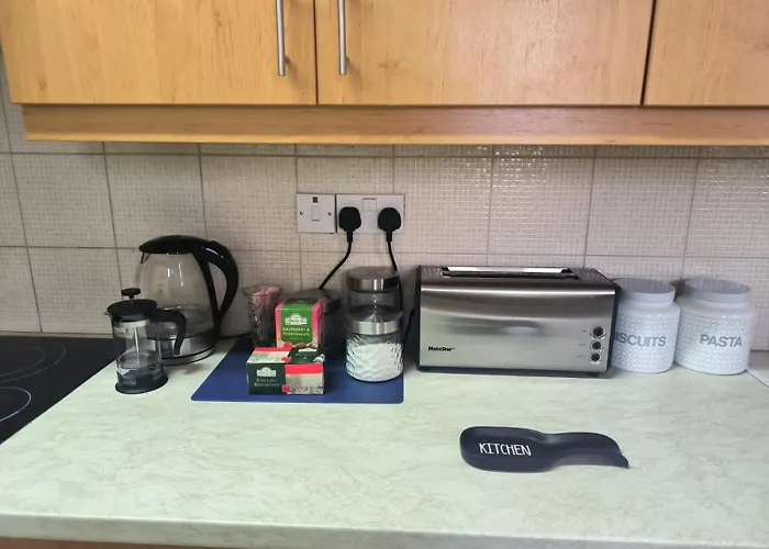 3 Bedroom Old Town 5 Minute Walk To Finnikoudes