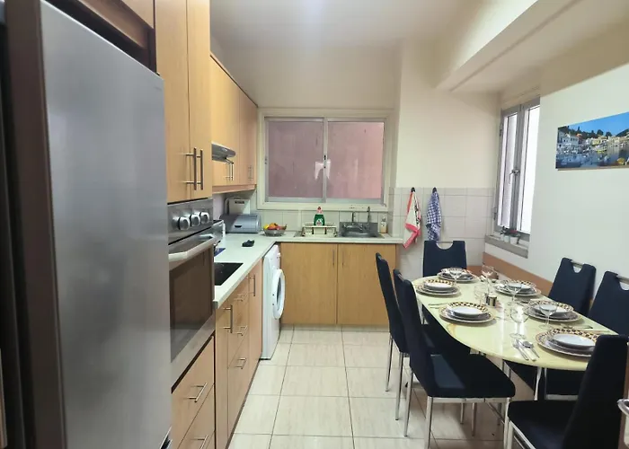 Διαμέρισμα 3 Bedroom Old Town 5 Minute Walk To Finnikoudes