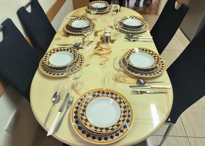 3 Bedroom Old Town 5 Minute Walk To Finnikoudes Apartment Larnaka