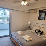 3 Bedroom Old Town 5 Minute Walk To Finnikoudes Apartament *
