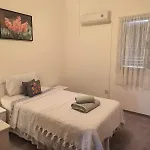 3 Bedroom Old Town 5 Minute Walk To Finnikoudes *